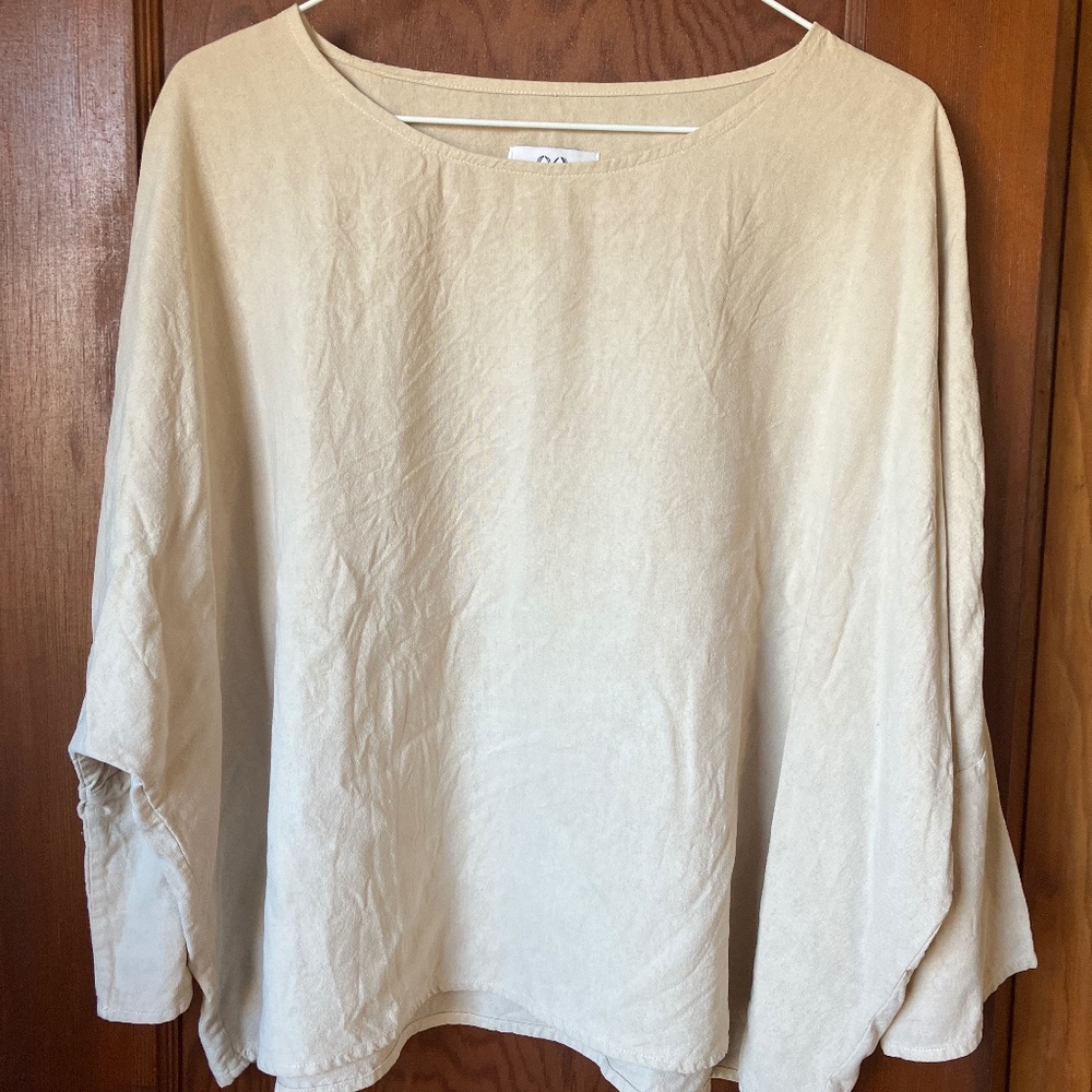 Jamie and the Jones raw silk T top sand
